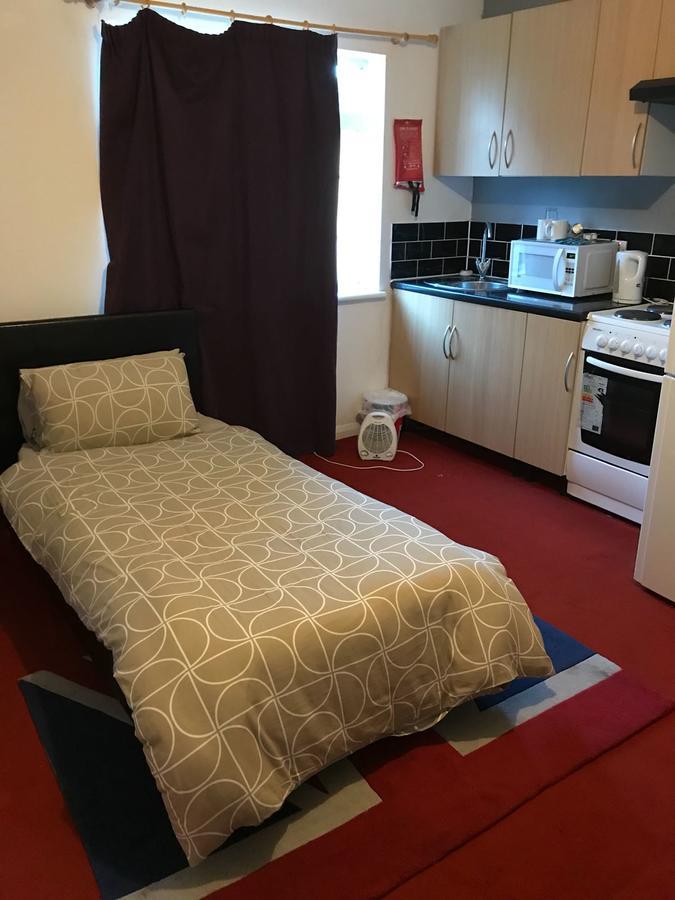Hatfield Save-Money Rooms - 10Over10 For Price! Exterior photo