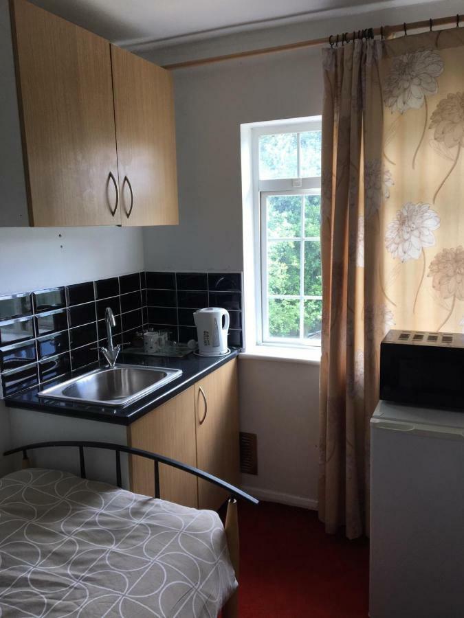 Hatfield Save-Money Rooms - 10Over10 For Price! Exterior photo