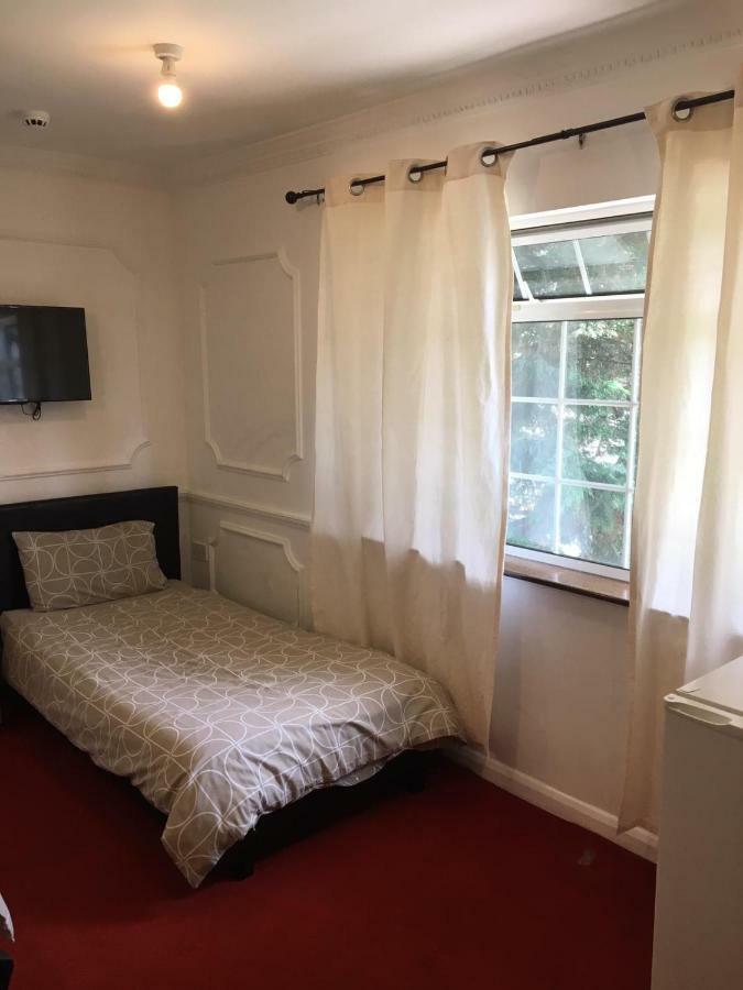 Hatfield Save-Money Rooms - 10Over10 For Price! Exterior photo