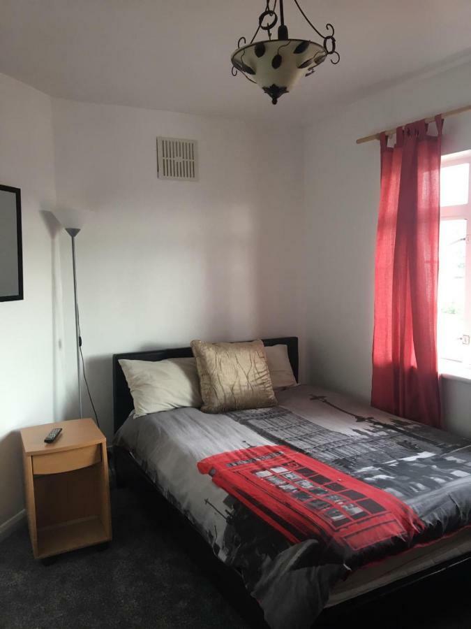 Hatfield Save-Money Rooms - 10Over10 For Price! Exterior photo