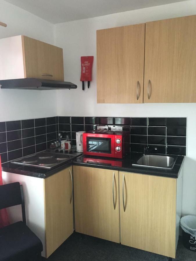 Hatfield Save-Money Rooms - 10Over10 For Price! Exterior photo